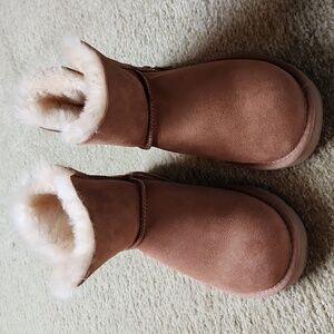 Ugg Bailey Zip Mini Size 6